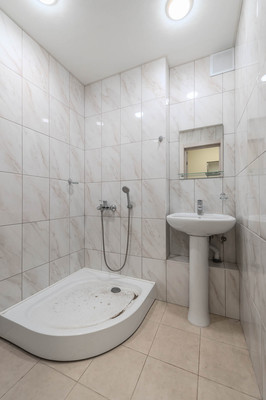 Продам трехкомнатную (3-комн.) квартиру, Ватутина ул, 2к2, Москва г