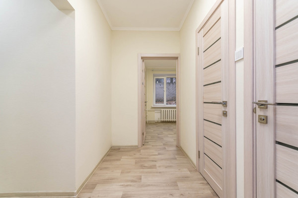 Продам трехкомнатную (3-комн.) квартиру, Ватутина ул, 2к2, Москва г