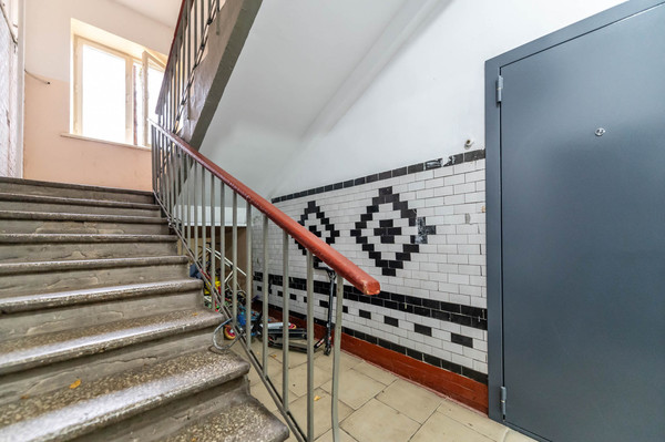 Продам трехкомнатную (3-комн.) квартиру, Ватутина ул, 2к2, Москва г