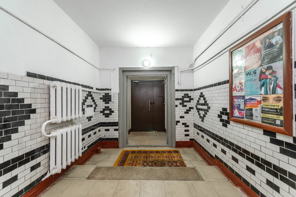 Продам трехкомнатную (3-комн.) квартиру, Ватутина ул, 2к2, Москва г