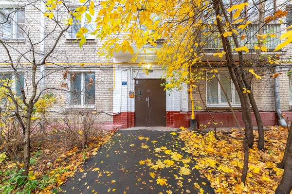 Продам трехкомнатную (3-комн.) квартиру, Ватутина ул, 2к2, Москва г