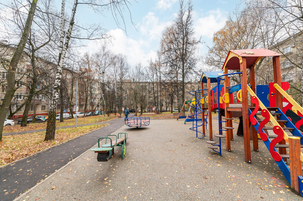 Продам трехкомнатную (3-комн.) квартиру, Ватутина ул, 2к2, Москва г