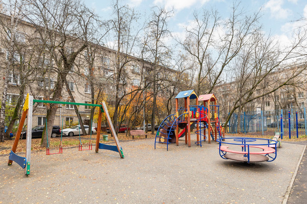 Продам трехкомнатную (3-комн.) квартиру, Ватутина ул, 2к2, Москва г