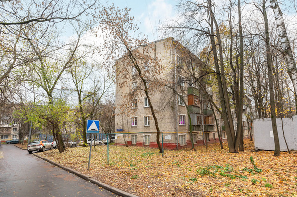 Продам трехкомнатную (3-комн.) квартиру, Ватутина ул, 2к2, Москва г