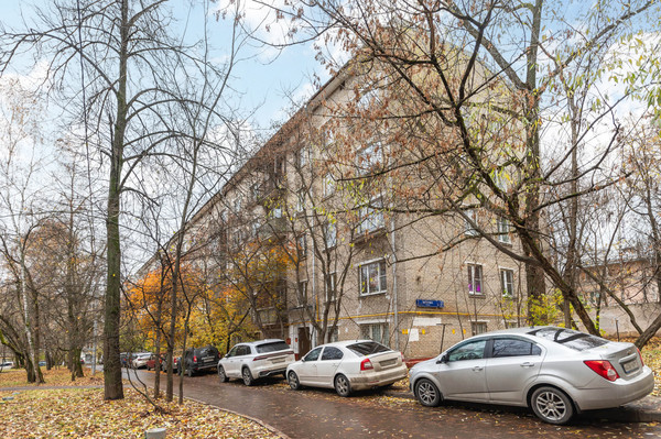 Продам трехкомнатную (3-комн.) квартиру, Ватутина ул, 2к2, Москва г