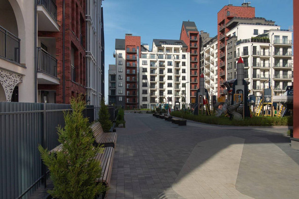 Продам трехкомнатную (3-комн.) , Молодой гвардии ул, 34к4, Калининград г