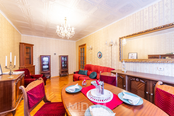 Продам трехкомнатную (3-комн.) квартиру, Новаторов б-р, 21к4 литера А, Санкт-Петербург г