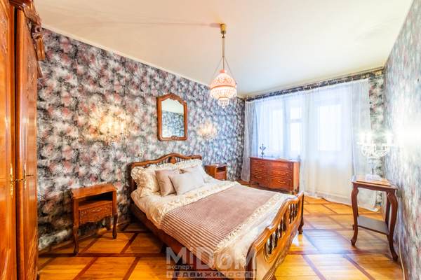 Продам трехкомнатную (3-комн.) квартиру, Новаторов б-р, 21к4 литера А, Санкт-Петербург г