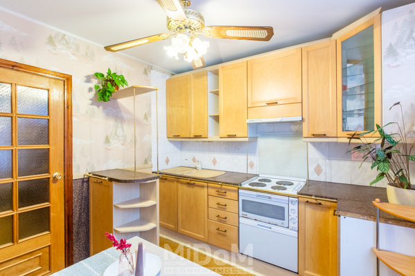 Продам трехкомнатную (3-комн.) квартиру, Новаторов б-р, 21к4 литера А, Санкт-Петербург г