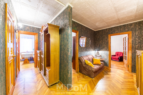 Продам трехкомнатную (3-комн.) квартиру, Новаторов б-р, 21к4 литера А, Санкт-Петербург г