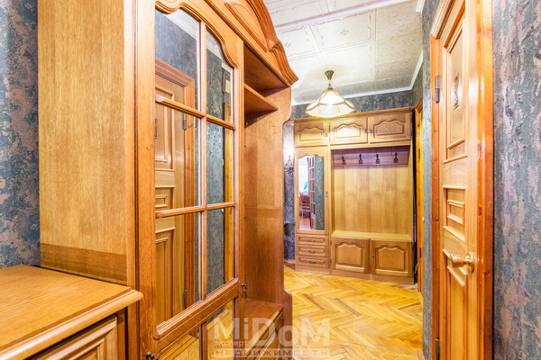 Продам трехкомнатную (3-комн.) квартиру, Новаторов б-р, 21к4 литера А, Санкт-Петербург г