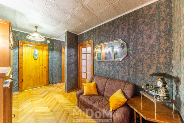 Продам трехкомнатную (3-комн.) квартиру, Новаторов б-р, 21к4 литера А, Санкт-Петербург г