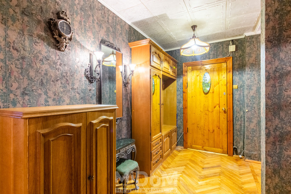 Продам трехкомнатную (3-комн.) квартиру, Новаторов б-р, 21к4 литера А, Санкт-Петербург г