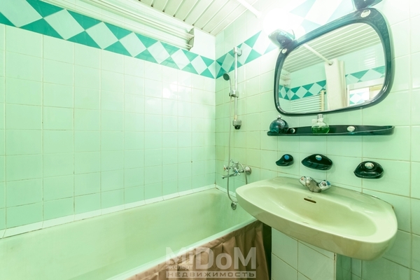 Продам трехкомнатную (3-комн.) квартиру, Новаторов б-р, 21к4 литера А, Санкт-Петербург г