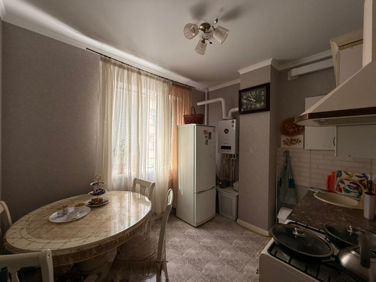 Продам однокомнатную (1-комн.) квартиру, Солнечная ул, 10к7, Нальчик г