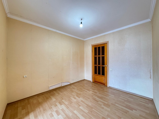 Продам трехкомнатную (3-комн.) квартиру, Профсоюзная ул, 224А, Вольный Аул кп