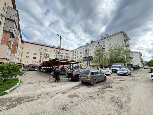 Продам трехкомнатную (3-комн.) квартиру, Профсоюзная ул, 224А, Вольный Аул кп