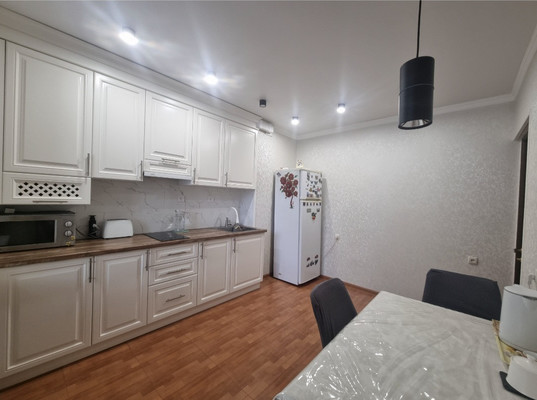 Продам трехкомнатную (3-комн.) квартиру, Ю.А.Гагарина ул, 6, Нальчик г