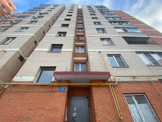 Продам трехкомнатную (3-комн.) квартиру, Половинко ул, 280, Батайск г