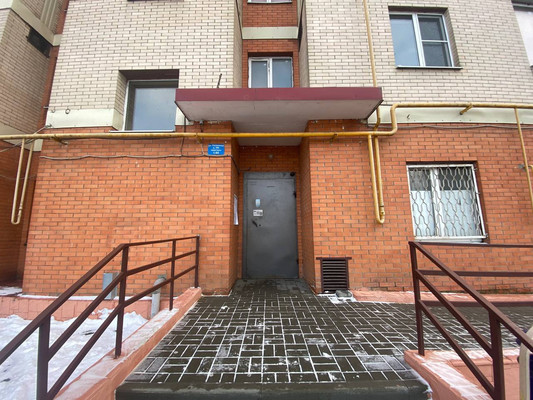 Продам трехкомнатную (3-комн.) квартиру, Половинко ул, 280, Батайск г