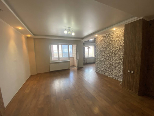 Продам трехкомнатную (3-комн.) квартиру, Половинко ул, 280, Батайск г