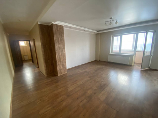 Продам трехкомнатную (3-комн.) квартиру, Половинко ул, 280, Батайск г