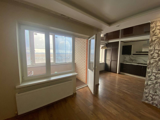 Продам трехкомнатную (3-комн.) квартиру, Половинко ул, 280, Батайск г