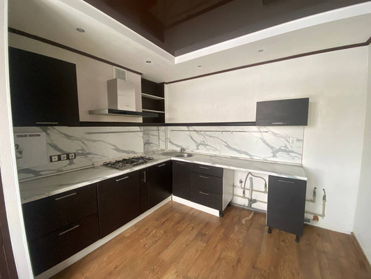 Продам трехкомнатную (3-комн.) квартиру, Половинко ул, 280, Батайск г