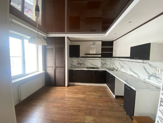 Продам трехкомнатную (3-комн.) квартиру, Половинко ул, 280, Батайск г