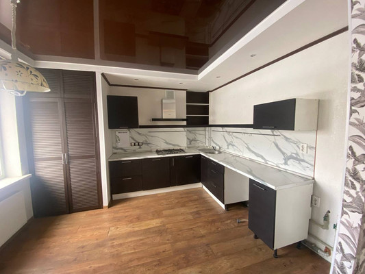 Продам трехкомнатную (3-комн.) квартиру, Половинко ул, 280, Батайск г