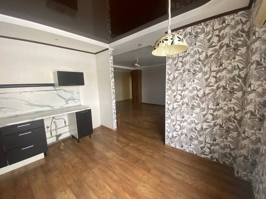 Продам трехкомнатную (3-комн.) квартиру, Половинко ул, 280, Батайск г