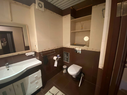 Продам трехкомнатную (3-комн.) квартиру, Половинко ул, 280, Батайск г