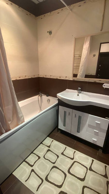 Продам трехкомнатную (3-комн.) квартиру, Половинко ул, 280, Батайск г