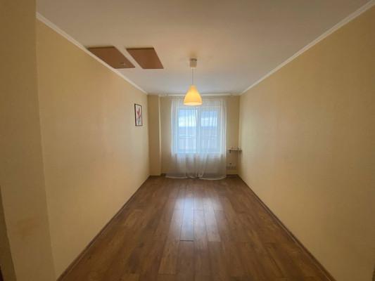 Продам трехкомнатную (3-комн.) квартиру, Половинко ул, 280, Батайск г