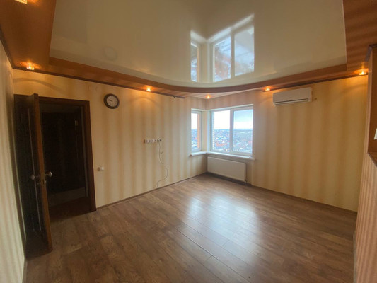 Продам трехкомнатную (3-комн.) квартиру, Половинко ул, 280, Батайск г