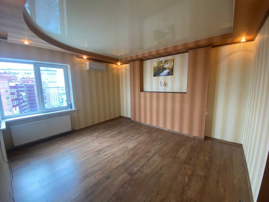 Продам трехкомнатную (3-комн.) квартиру, Половинко ул, 280, Батайск г