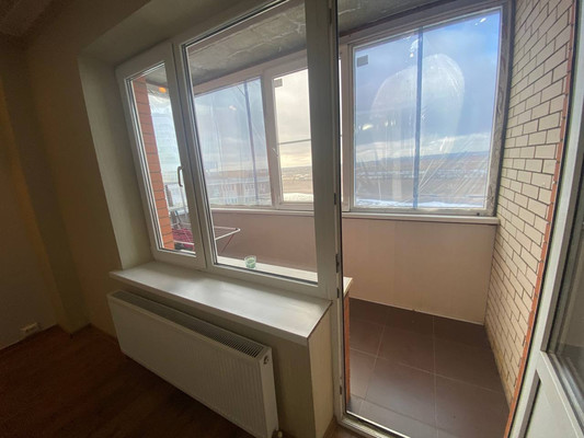 Продам трехкомнатную (3-комн.) квартиру, Половинко ул, 280, Батайск г