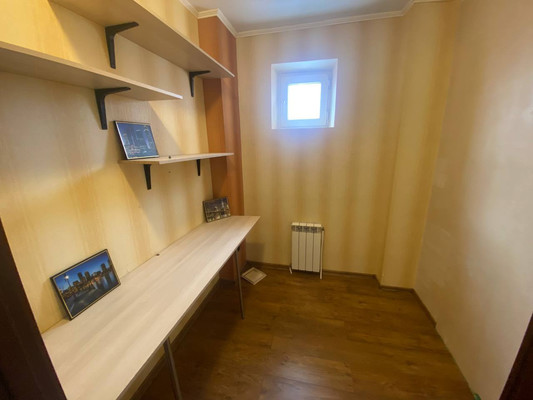 Продам трехкомнатную (3-комн.) квартиру, Половинко ул, 280, Батайск г