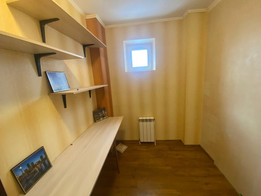 Продам трехкомнатную (3-комн.) квартиру, Половинко ул, 280, Батайск г