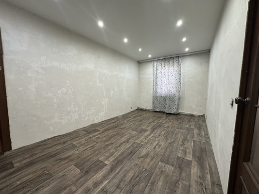 Продам многокомнатную квартиру, 2-я Поселковая ул, 42, Эльбан рп