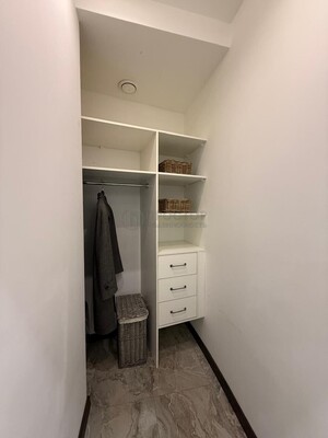 Продам трехкомнатную (3-комн.) квартиру, Архитектора Власова ул, 8, Москва г