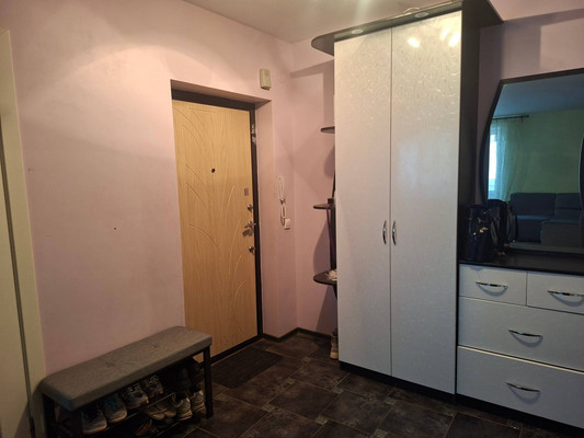 Продам двухкомнатную (2-комн.) квартиру, Старорусский б-р, 33, Великий Новгород г