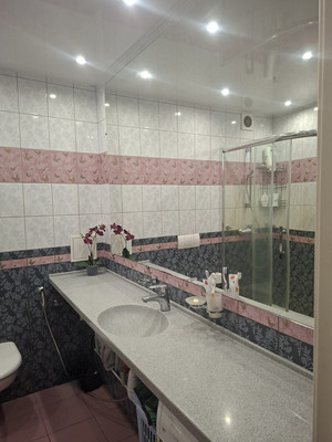 Продам двухкомнатную (2-комн.) квартиру, Старорусский б-р, 33, Великий Новгород г