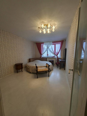 Продам двухкомнатную (2-комн.) квартиру, Старорусский б-р, 33, Великий Новгород г