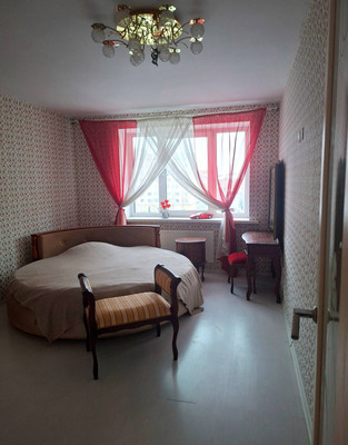 Продам двухкомнатную (2-комн.) квартиру, Старорусский б-р, 33, Великий Новгород г