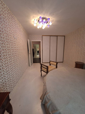 Продам двухкомнатную (2-комн.) квартиру, Старорусский б-р, 33, Великий Новгород г