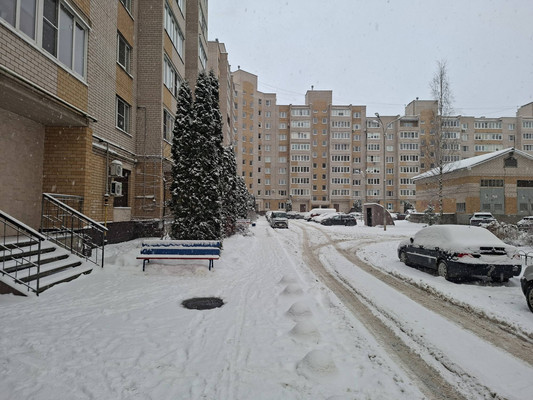 Продам двухкомнатную (2-комн.) квартиру, Старорусский б-р, 33, Великий Новгород г