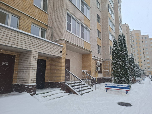 Продам двухкомнатную (2-комн.) квартиру, Старорусский б-р, 33, Великий Новгород г