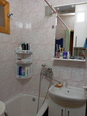 Продам двухкомнатную (2-комн.) квартиру, Лизы Чайкиной ул, 44, Симферополь г