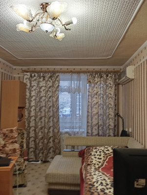 Продам двухкомнатную (2-комн.) квартиру, Лизы Чайкиной ул, 44, Симферополь г